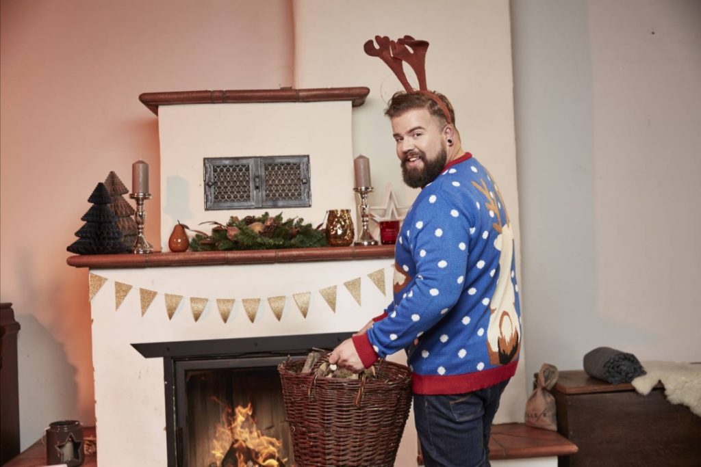 Male Plus Size Blog Blogger Model Claus Fleissner Happy Size Weihnachten Christmas Xmas Shooting große Größen Herrenmode XXL Männermode Santa Claus Weihnachtspullover Ugly Sweater Xmas Jumper Weihnachtspulli Rentier Eisbär