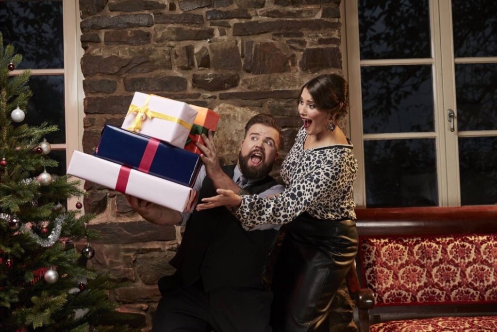 Male Plus Size Blog Blogger Model Claus Fleissner Happy Size Weihnachten Christmas Xmas Shooting große Größen Herrenmode XXL Männermode Santa Claus Céline Denefleh Curvy Supermodel RTL2 festliche Mode Festtag feierlich