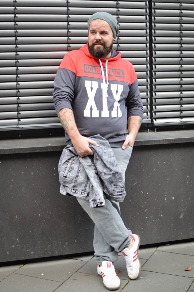 Male Plus size Blog Blogger Model Longfit streetwear Männermode XXL große Größen Herren Happy Size sportmode Kapuzen Sweatshirt