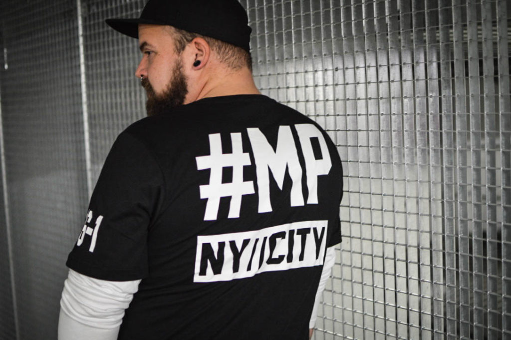 Male Plus size Blog Blogger Model Longfit streetwear Männermode XXL große Größen Herren Happy Size black and white