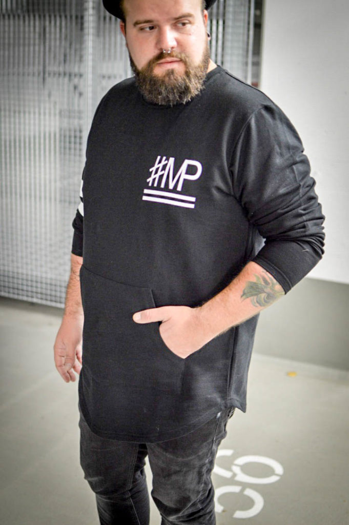 Male Plus size Blog Blogger Model Longfit streetwear Männermode XXL große Größen Herren Happy Size black and white