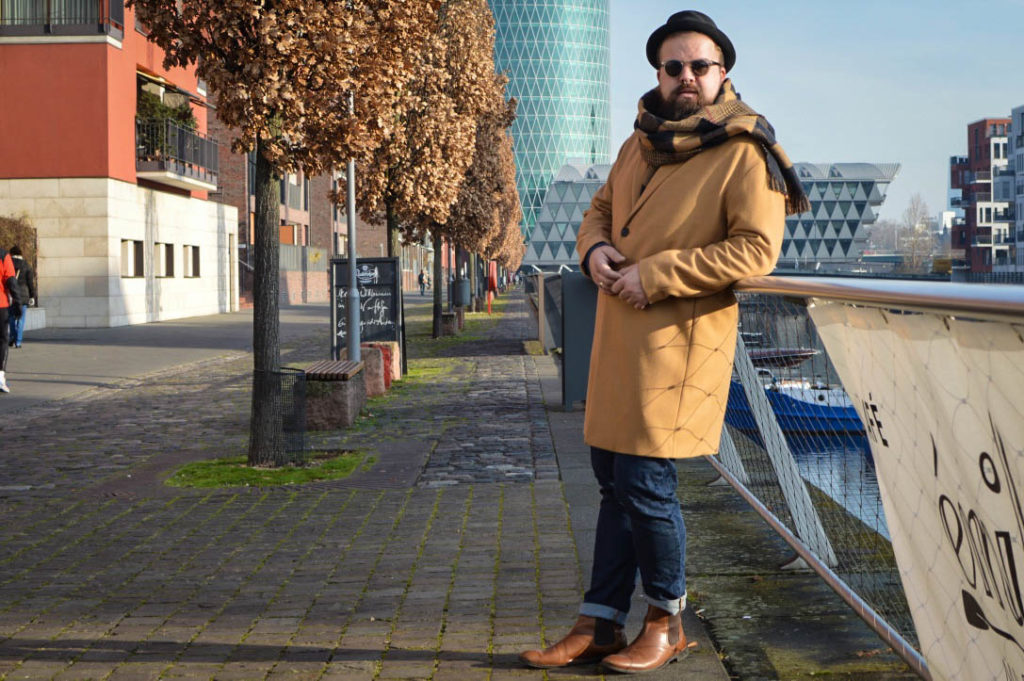 ASOS PLUS asos menswear male plus size blog blogger model claus fleissner mantel camel coat porkpie denim jeans wintermantel stetson lespecs asseenonme