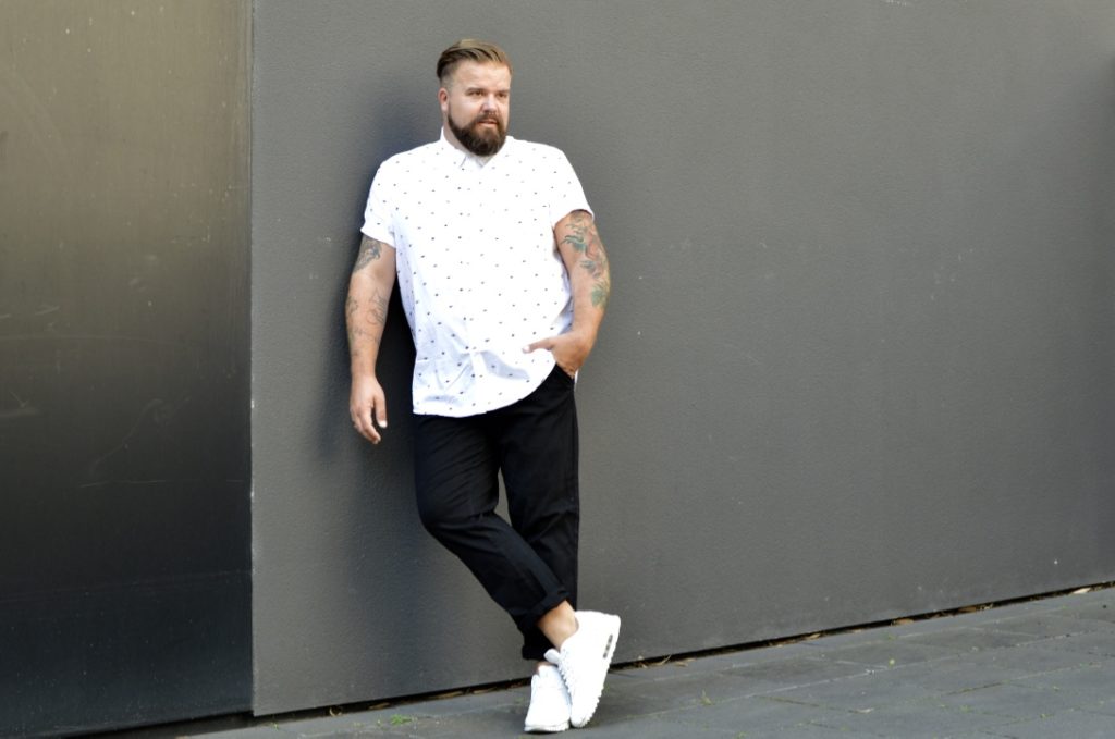 bonprix black and white shirt chino male plus size model blog blogger