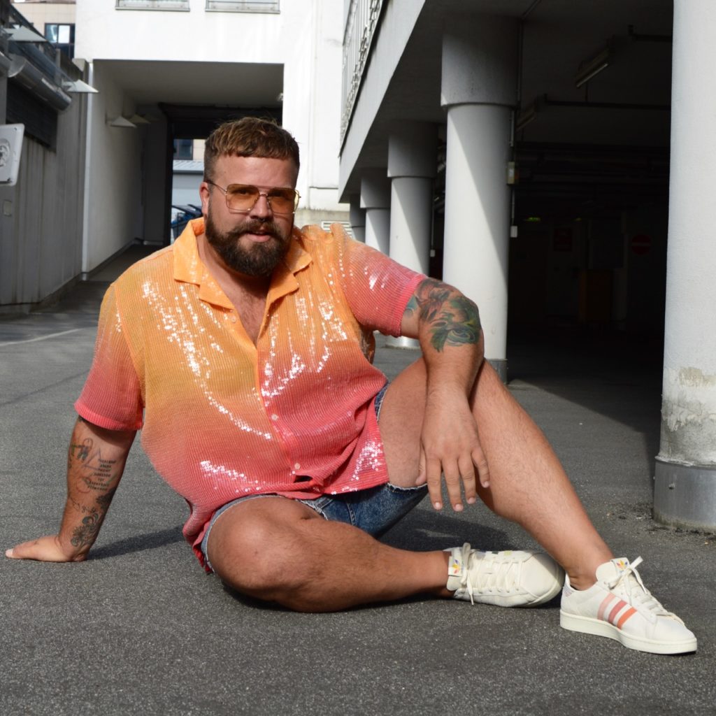 Asos Plus Size men sequins Pailletten pride month pride outfit csd