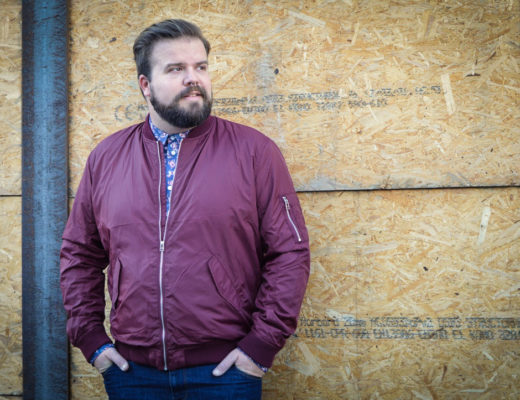 male plus size model blog blogger claus fleissner H&M extended sizes große größen Herrenmode xxl Bomberjacke Übergröße große Größen Style XXL burgundy weinrot