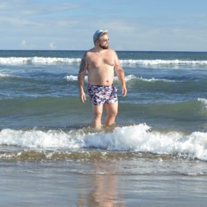 ASOS PLUS swimwear beachwear camouflage Mickey Mouse shirt beach Strand große Größe Badehose Claus