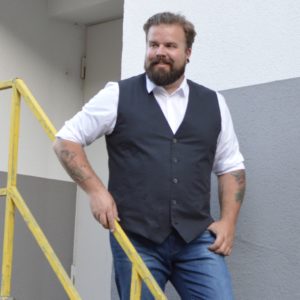 Sommer Weste Büro summer vest business casual friday plus size Männermode XXL große Größe Claus Fleissner Model Blog